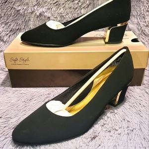 NIB SoftStyles Deanna Black Lamy Gold Block Heels